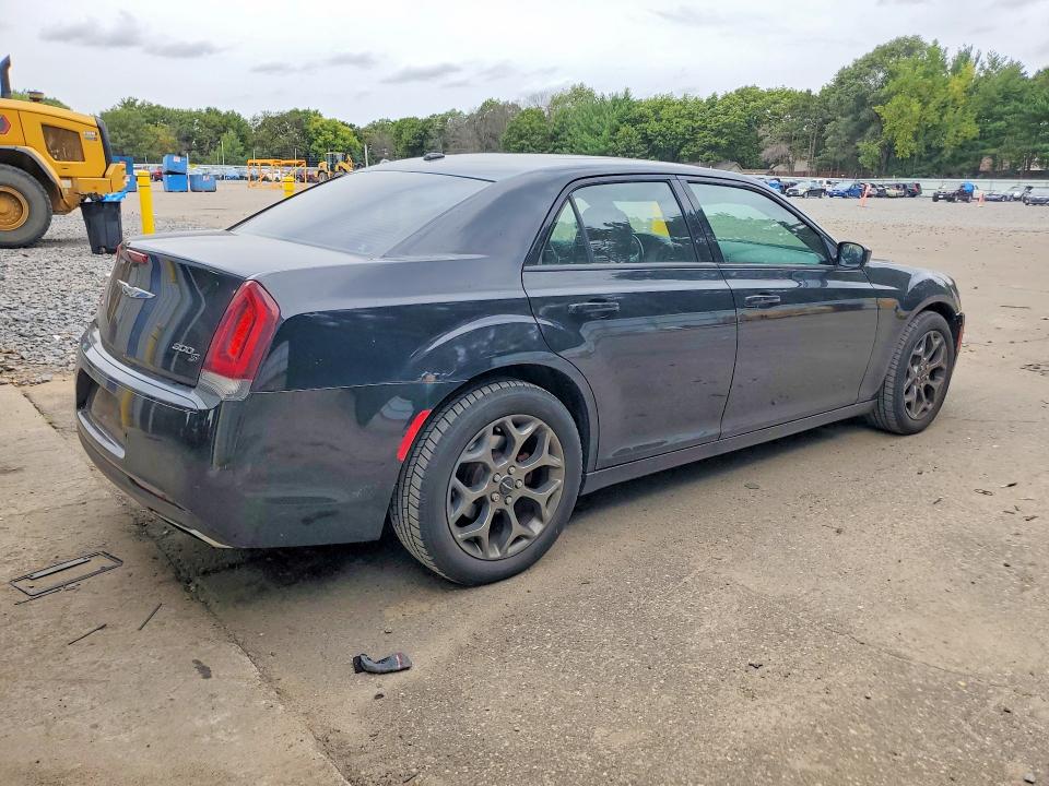 2015 Chrysler 300 VIN 2C3CCAGG1FH781780 COPART salvage auction — MINOR DENT/SCRATCHES, Salvage Title, sold $2,850 on 2026-10-06 (photo 3)