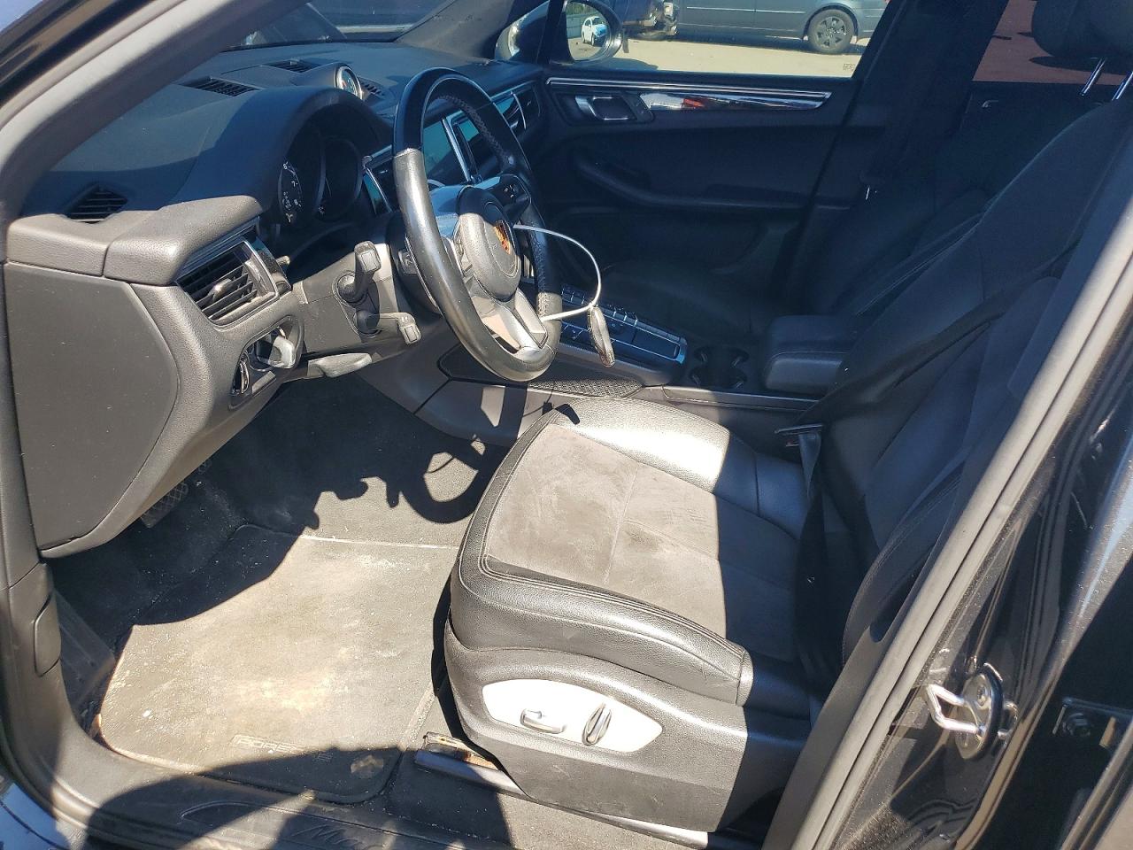 2017 Porsche Macan VIN WP1AA2A58HLB09354 COPART salvage auction — Front End, Ct - Clean Title, sold $2,800 on 2026-09-18 (photo 7)
