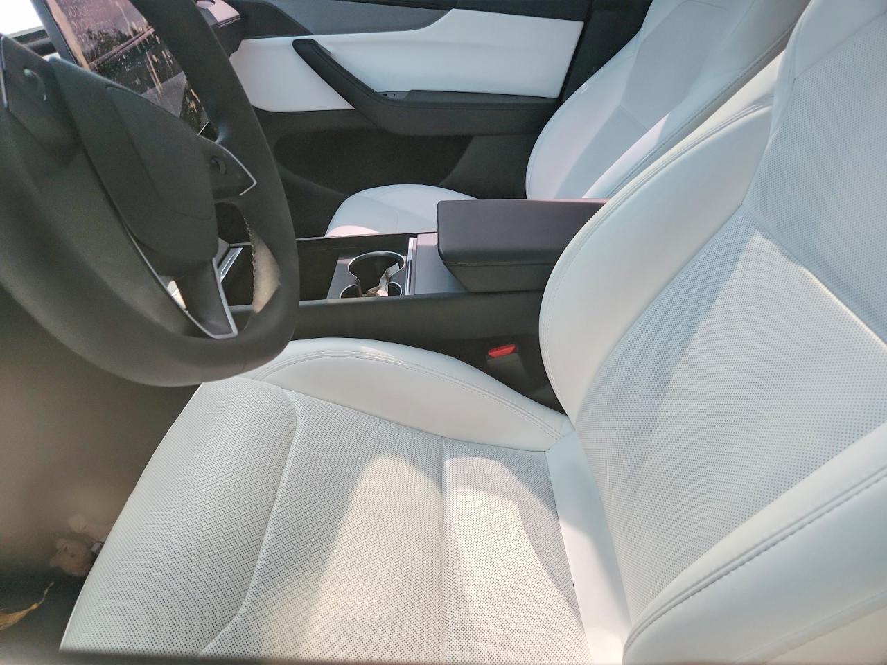 2026 Tesla Model Y VIN 7SAYGDEDXTF596891 COPART salvage auction — Front End, Bs - Salvage Title, sold $21,700 on 2026-09-25 (photo 7)