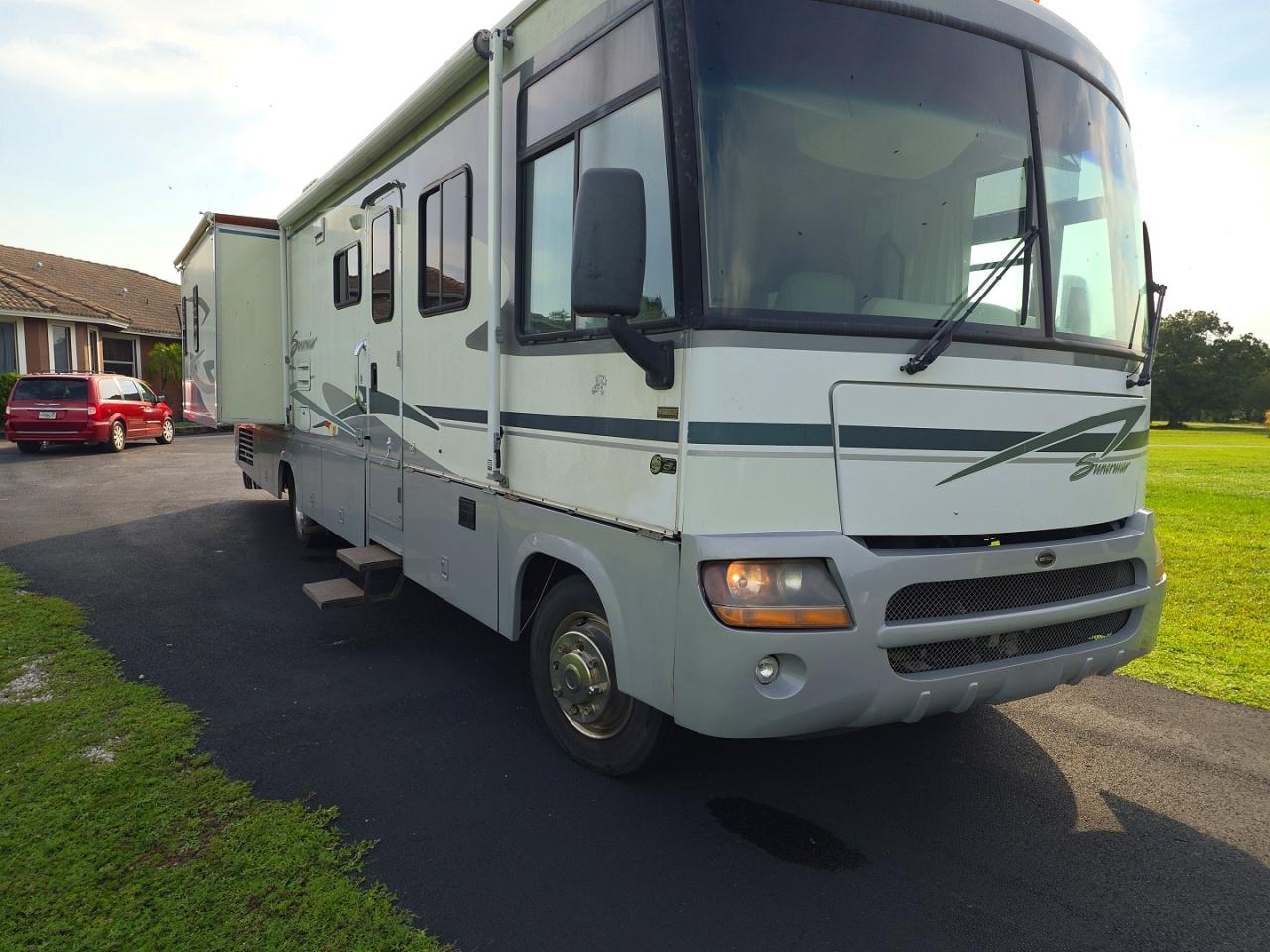 2002 Winnebago Itasca Suncruiser VIN 5NB4MP67G12335172 — COPART salvage auction photo