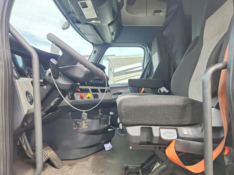 2020 Freightliner Cascadia 126 VIN 3AKBHHDV8LSLT7232 COPART salvage auction — MINOR DENT/SCRATCHES, OH - CERTIFICATE OF TITLE, sold $17,000 on 2026-10-06 (photo 7)