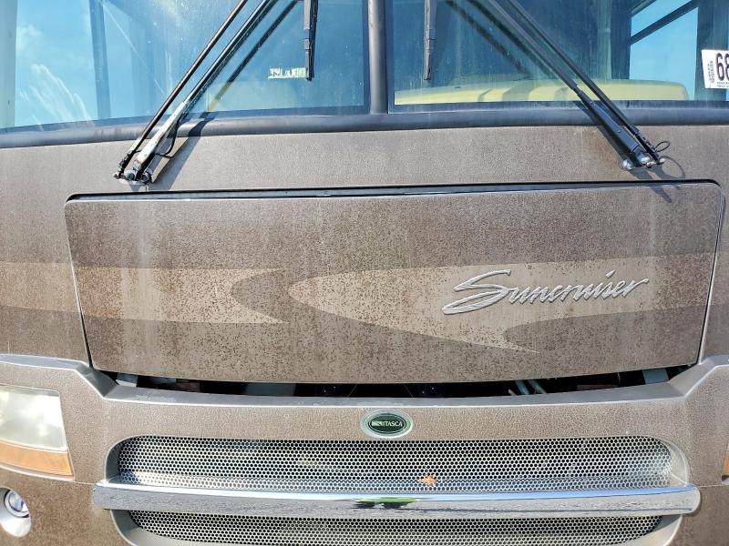 2005 Winnebago Suncruiser VIN 5B4MP67G553399602 COPART salvage auction — ROOF, KY - CERT OF TITLE-SALVAGE, sold $4,500 on 2026-10-01 (photo 7)