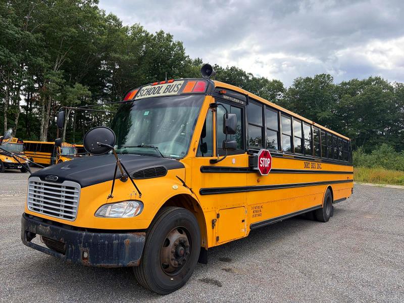 2015 Freightliner All other VIN 4UZABRDU4FCFW9648 COPART salvage auction — NORMAL WEAR, MA - CERTIFICATE OF TITLE (P), sold $725 on 2026-10-09 (photo 2)