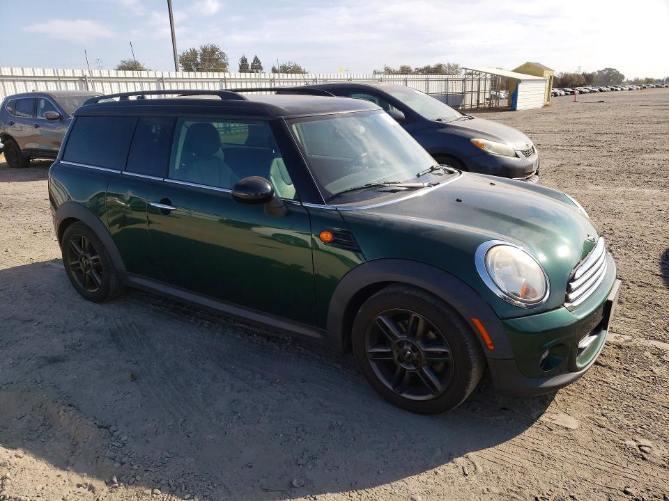 2011 Mini Cooper clubman VIN WMWZF3C54BTX82199 COPART salvage auction — NORMAL WEAR, CA - DIS/DLR/EXP ONLY CLEAN TITLE, sold $300 on 2026-10-01 (photo 4)