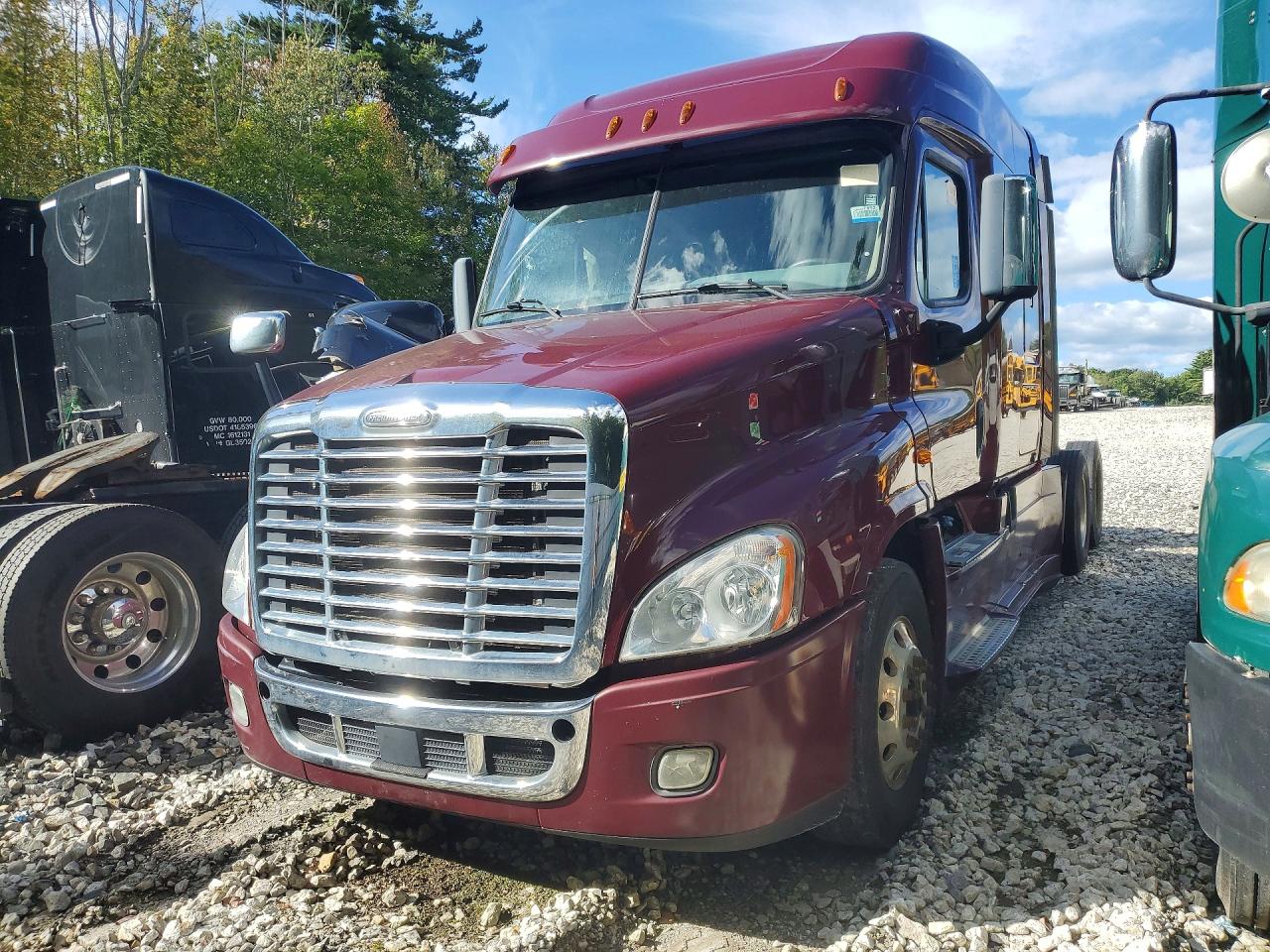 2018 Freightliner Cascadia 125 VIN 3AKJGLDVXJSJK1266 — COPART salvage auction photo
