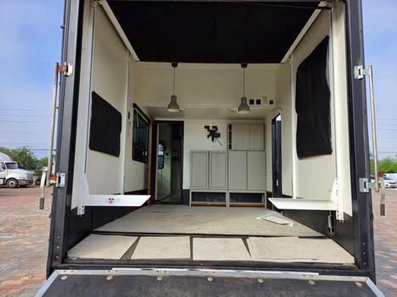 2014 Keystone Stb-36 VIN 4YDF32721ER805204 COPART salvage auction — MINOR DENT/SCRATCHES, FL - CERTIFICATE OF TITLE (P), sold $5,100 on 2026-09-29 (photo 9)