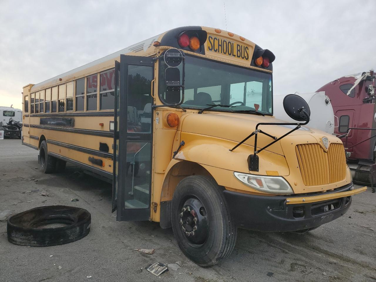 2007 Ic Corporation Ce Series School VIN 4DRBUAFP07B380085 COPART salvage auction — Normal Wear, IL - CERTIFICATE OF TITLE, sold $1,800 on 2026-07-08 (photo 1)