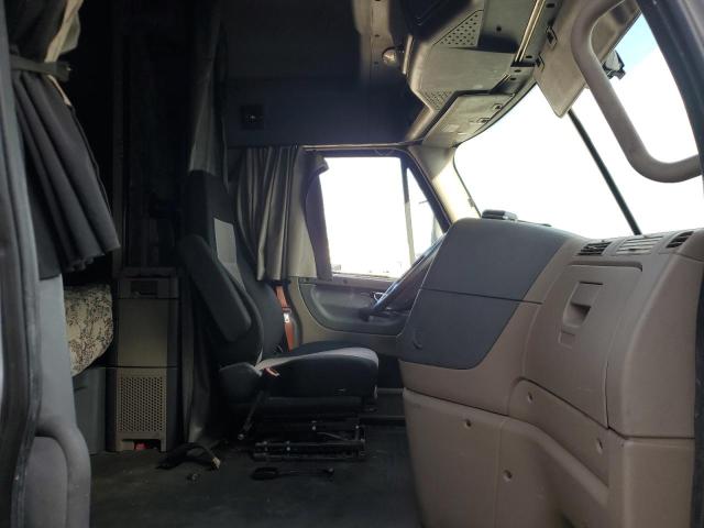 2016 Freightliner All other VIN 3AKJGLDV2GSHE0354 COPART salvage auction — MECHANICAL, CA - DIS/DLR/EXP ONLY CLEAN TITLE, sold $3,500 on 2026-08-12 (photo 5)