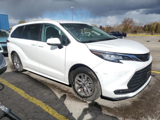 2022 Toyota Sienna VIN 5TDKRKEC1NS111366 COPART salvage auction — SIDE, Md - Cert Of Salvage > 75% Damage, sold $9,600 on 2026-07-14 (photo 4)