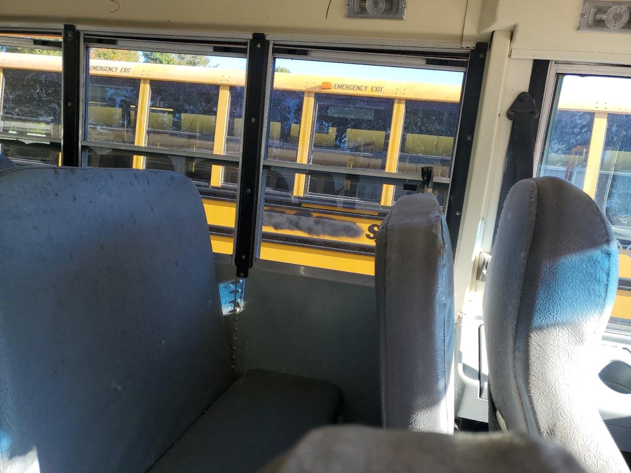 2010 Ic Corporation Ce Series School VIN 4DRBUSKN2AB234627 COPART salvage auction — Normal Wear, RI - CERTIFICATE OF TITLE, sold $1,400 on 2026-07-08 (photo 6)