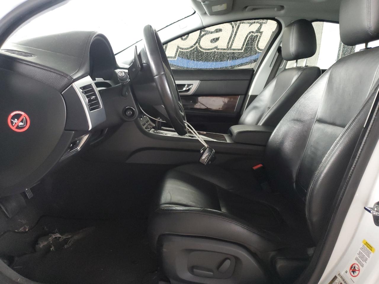 2013 Jaguar XF VIN SAJWA0E71D8S71834 COPART salvage auction — Minor Dent/Scratches, MT - DIS/DLR/EXP ONLY CLEAN TITLE, sold $1,700 on 2025-10-22 (photo 7)