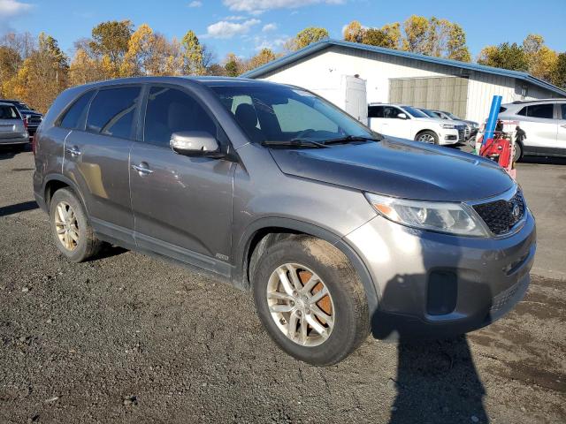 2015 Kia Sorento VIN 5XYKTCA67FG560332 COPART salvage auction — MINOR DENT/SCRATCHES, WV - CERTIFICATE OF TITLE, sold $1,000 on 2026-07-16 (photo 4)