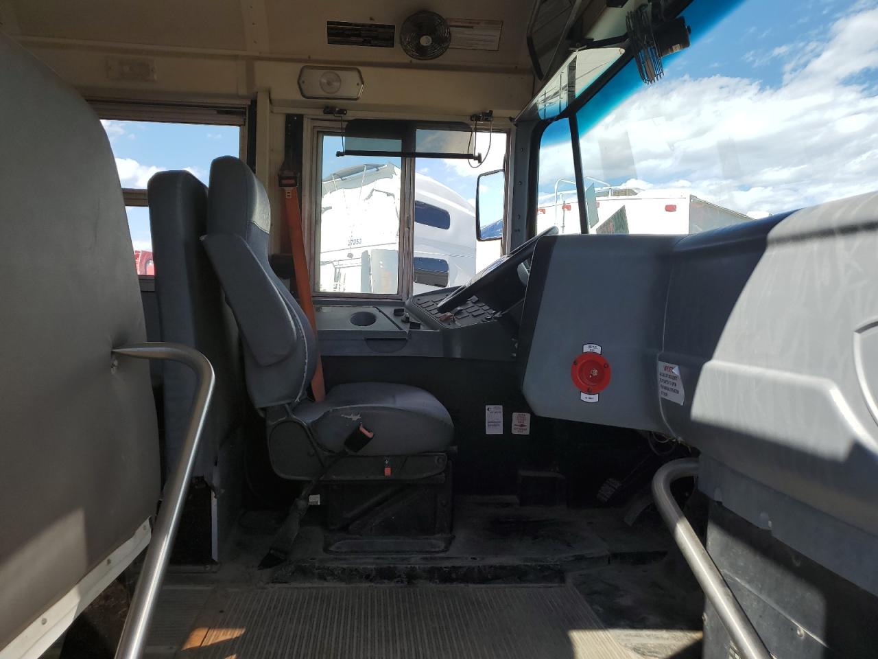 2014 Ic Corporation 3000 Ce VIN 4DRBUSKN4EB307213 COPART salvage auction — Minor Dent/Scratches, MO - CERTIFICATE OF TITLE, sold $3,750 on 2026-07-06 (photo 5)