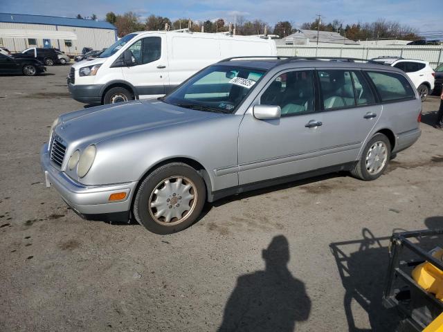 1998 Mercedes-benz E 320 VIN WDBJH65F3WA550761 COPART salvage auction — MINOR DENT/SCRATCHES, Pa - Certificate Of Salvage, sold $775 on 2026-07-31 (photo 1)