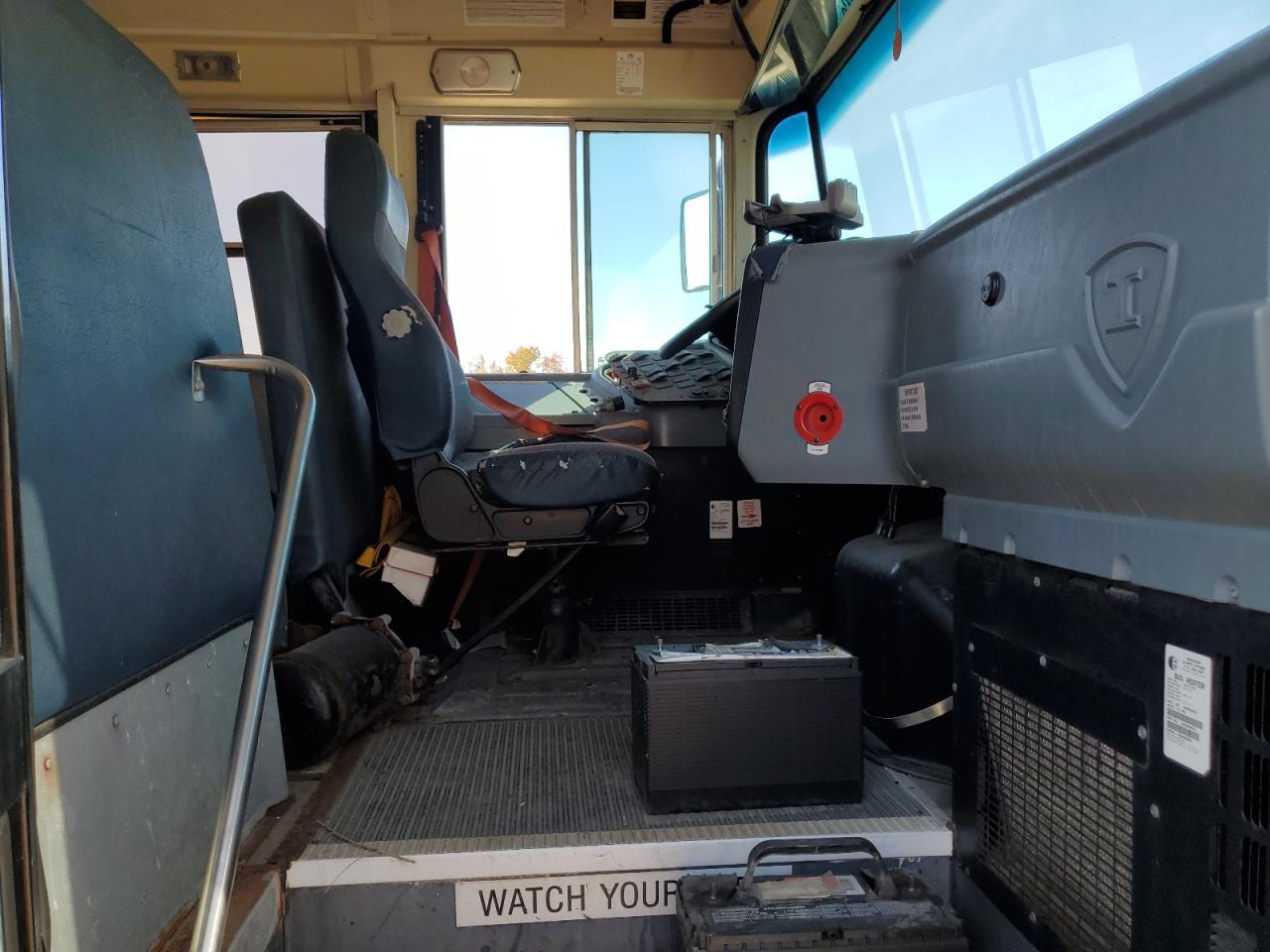 2012 Ic Ce Series School VIN 4DRBUAAN0CB395525 COPART salvage auction — Minor Dent/Scratches, NY - CERTIFICATE OF TITLE, sold $1,400 on 2026-07-08 (photo 5)