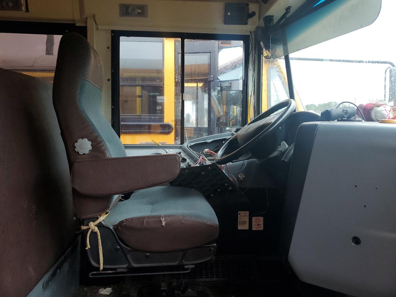 2011 Ic Corporation Ce Series School VIN 4DRBUAAP9BB266604 COPART salvage auction — Front End, NJ - CERTIFICATE OF TITLE, sold $1,000 on 2026-07-08 (photo 5)