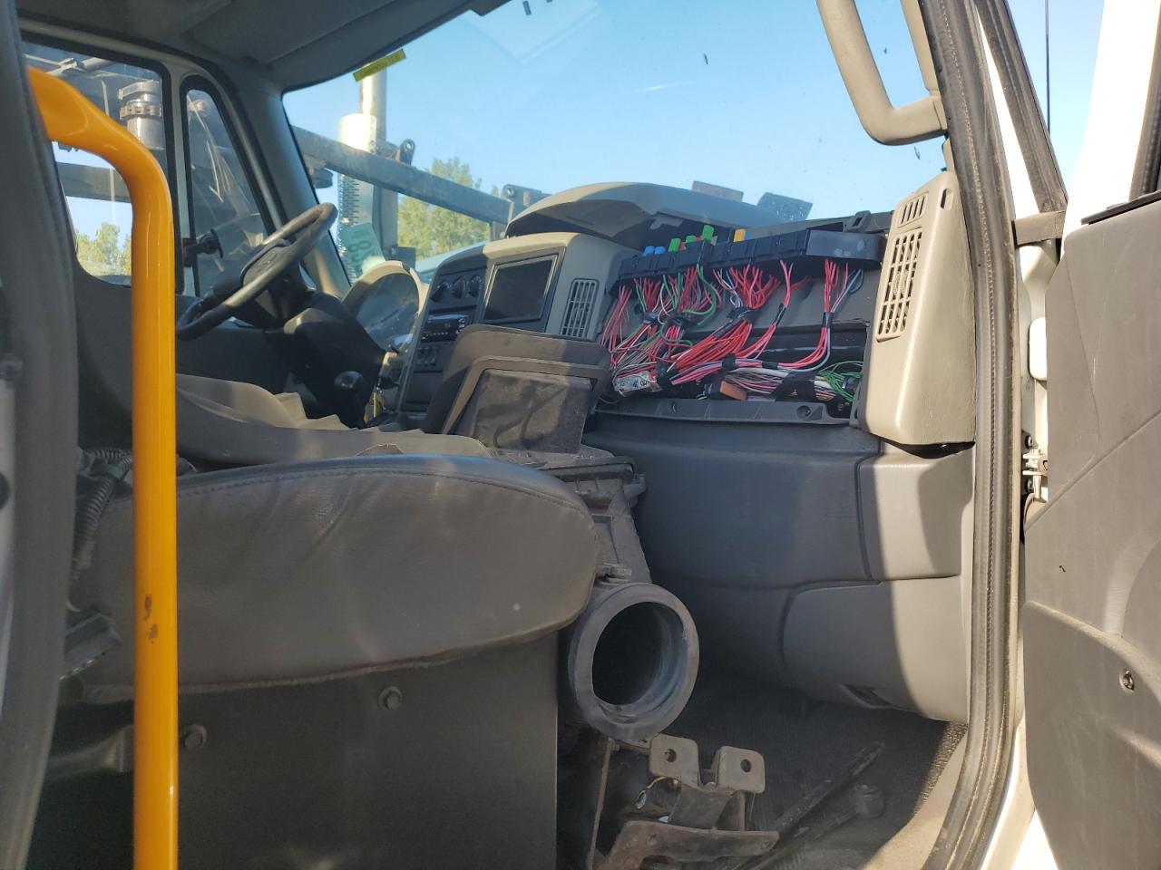 2019 International 4000-Series VIN 1HTMMMML6KH750494 COPART salvage auction — Front End, ID - SALVAGE CERTIFICATE OF TITLE, sold $2,950 on 2026-07-02 (photo 5)