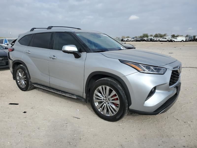 2023 Toyota Highlander VIN 5TDKDRAH7PS046535 COPART salvage auction — REAR END, Tx - Salvage Vehicle Title, sold $13,600 on 2026-07-02 (photo 4)