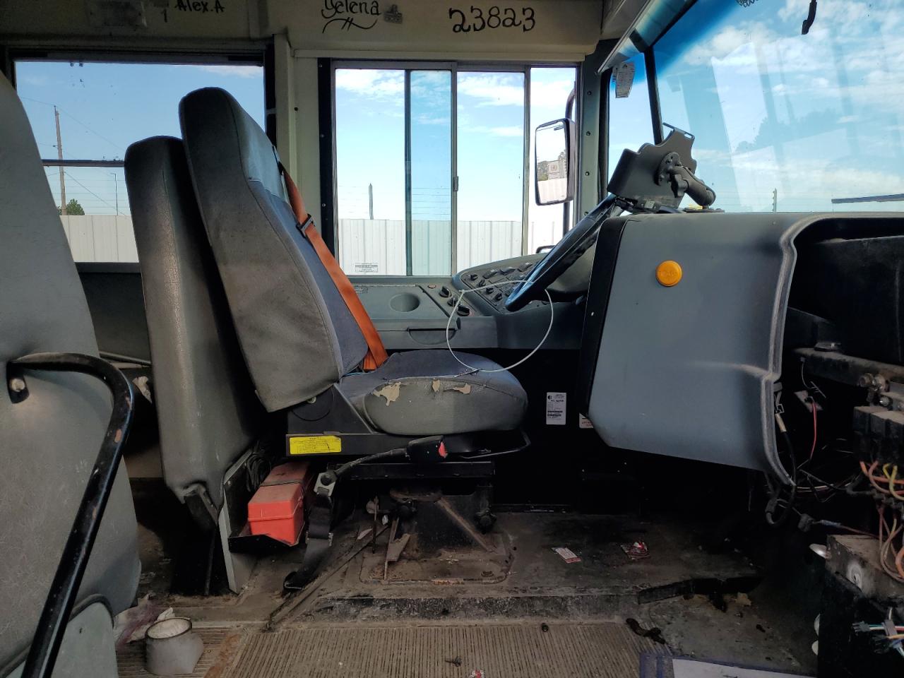 2013 Ic Corporation Ce Series School VIN 4DRBUSKPXDB306910 COPART salvage auction — Minor Dent/Scratches, MO - CERTIFICATE OF TITLE, sold $1,500 on 2026-07-08 (photo 5)