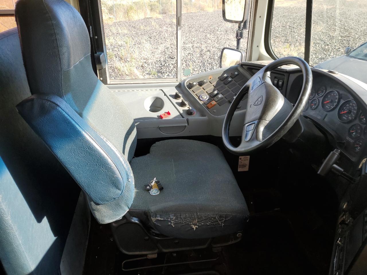 2011 Ic Corporation Ce Series School VIN 4DRBUAANXBB282826 COPART salvage auction — Normal Wear, NY - CERTIFICATE OF TITLE, sold $1,000 on 2026-07-08 (photo 5)