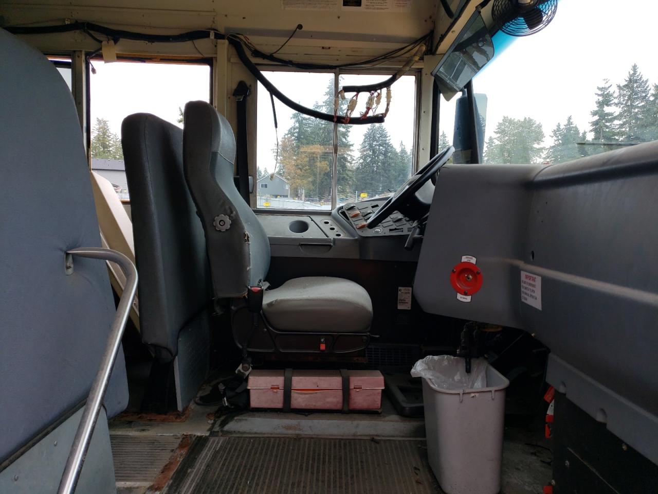 2009 Ic Corporation Ce Series School VIN 4DRBUSKN19B102101 COPART salvage auction — Minor Dent/Scratches, WA - VEHICLE CERT OF OWNERSHIP-TITL, sold $1,000 on 2026-07-08 (photo 5)