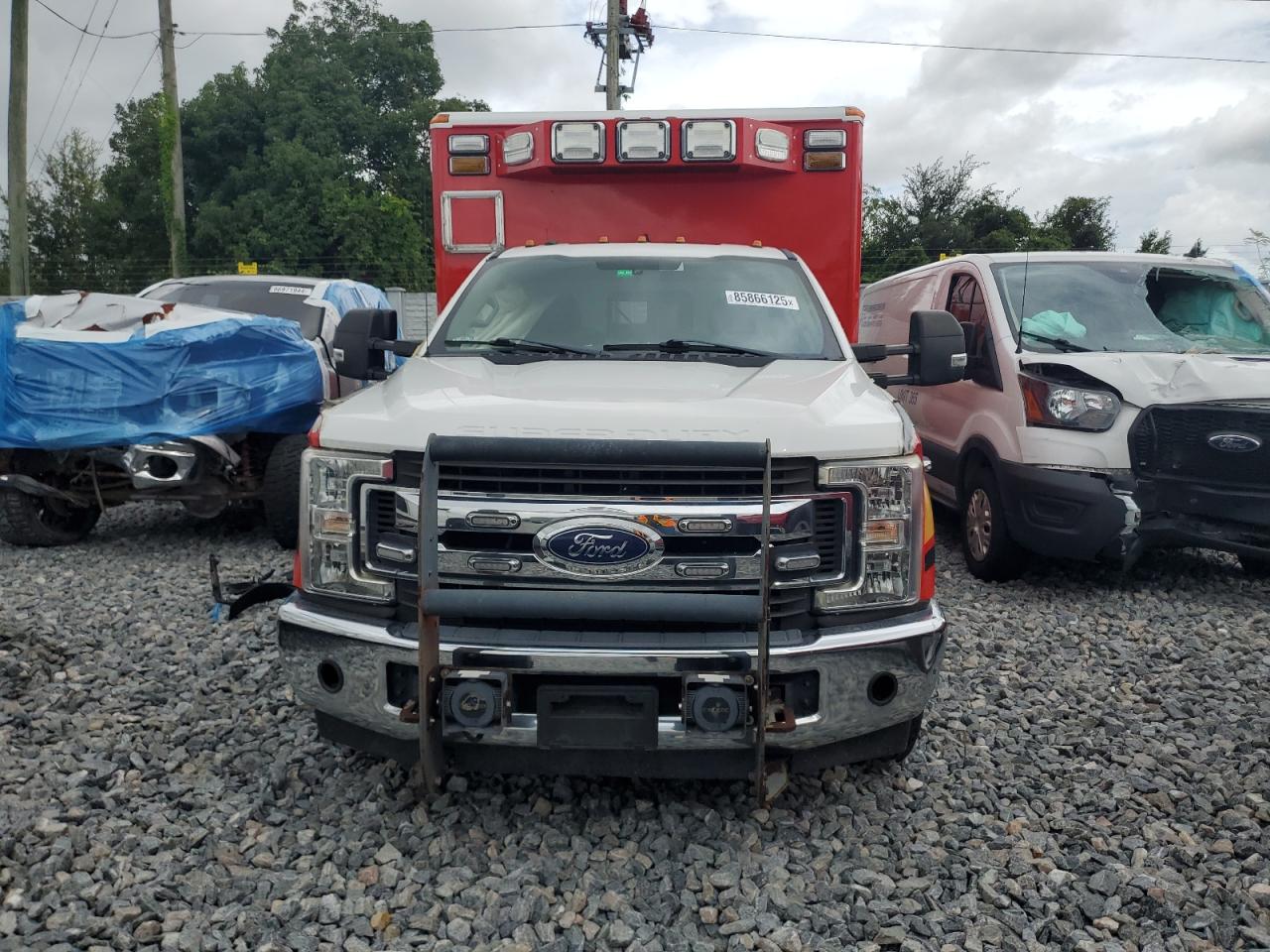 2019 Ford F-350 super duty VIN 1FDRF3GT5KEF24544 COPART salvage auction — Side, FL - CERT OF TITLE SLVG REBUILDABLE, sold $13,800 on 2026-04-22 (photo 5)