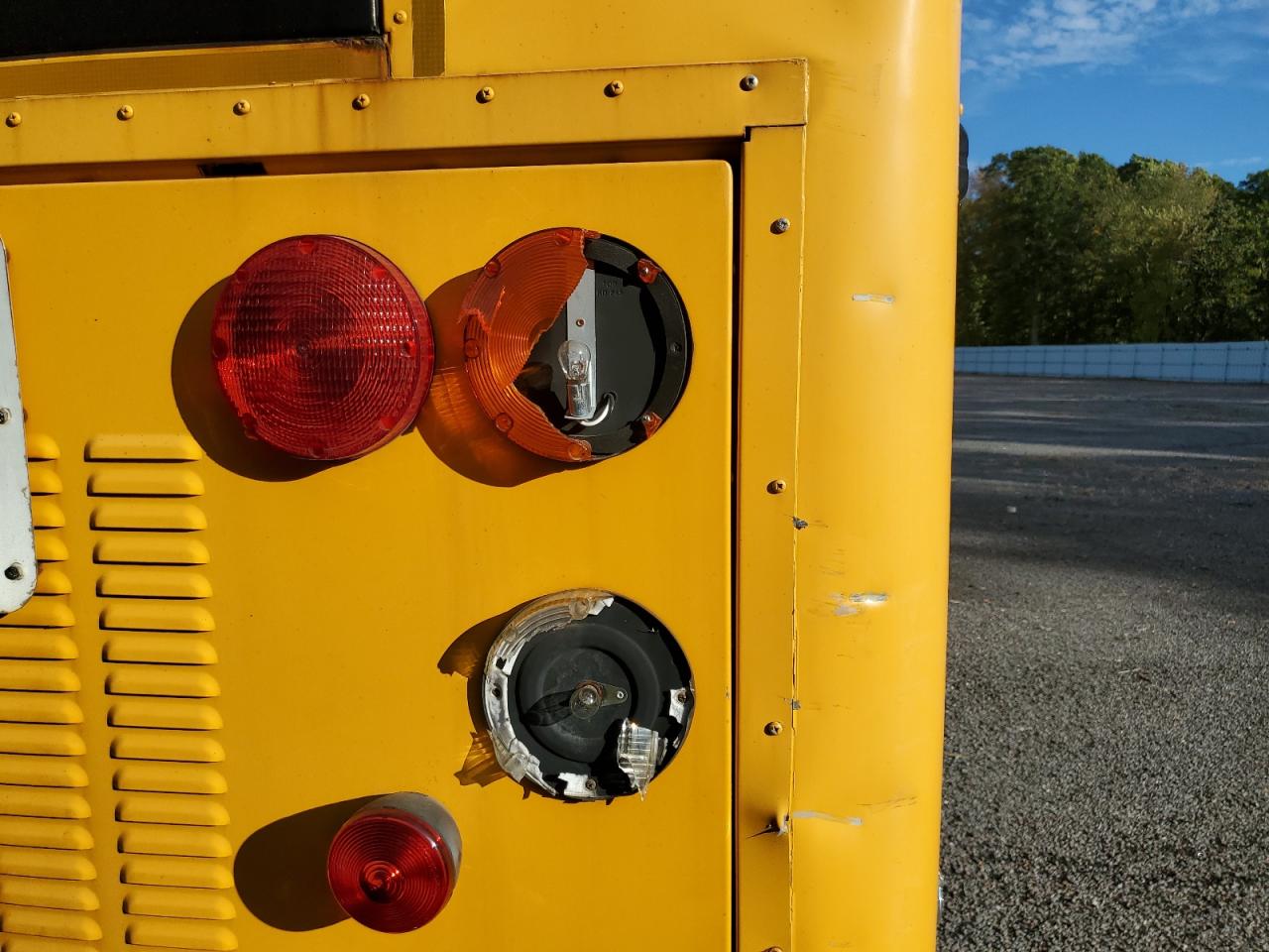 2015 Ic Corporation 3000 VIN 4DRBWAAN3FB646245 COPART salvage auction — Rear End, RI - CERTIFICATE OF TITLE, sold $1,400 on 2026-07-08 (photo 9)
