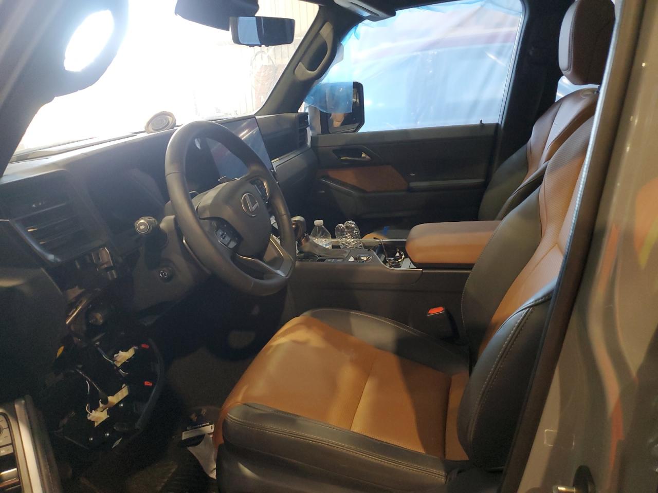 2025 Lexus GX VIN JTJVBCDX1S5040146 COPART salvage auction — Vandalized, Salvage Title, sold $70,000 on 2025-12-22 (photo 7)