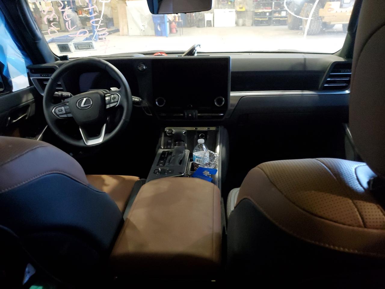 2025 Lexus GX VIN JTJVBCDX1S5040146 COPART salvage auction — Vandalized, Salvage Title, sold $70,000 on 2025-12-22 (photo 8)