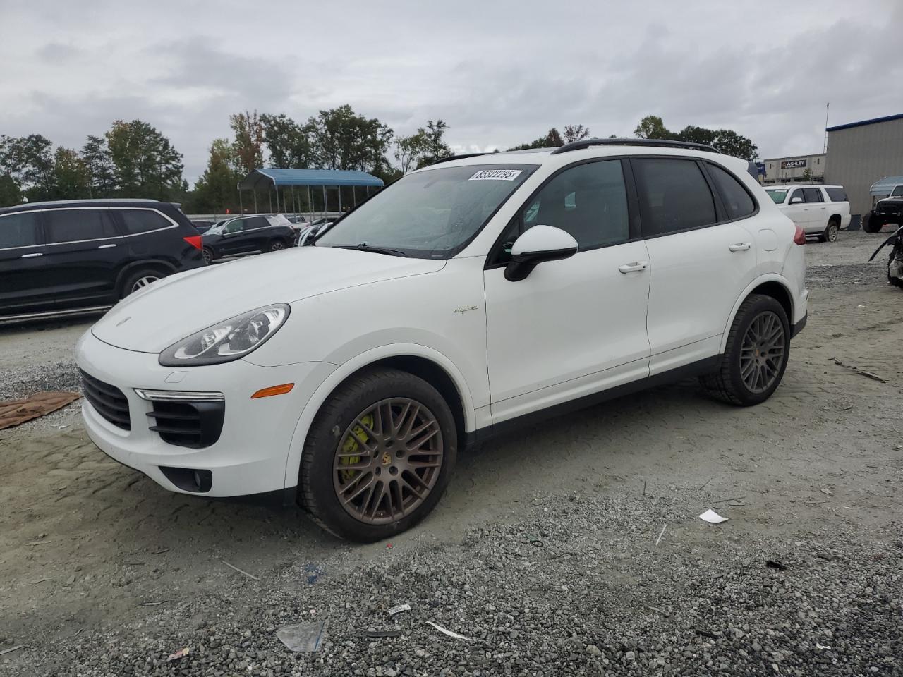 2017 Porsche Cayenne VIN WP1AE2A27HLA70329 — COPART salvage auction photo