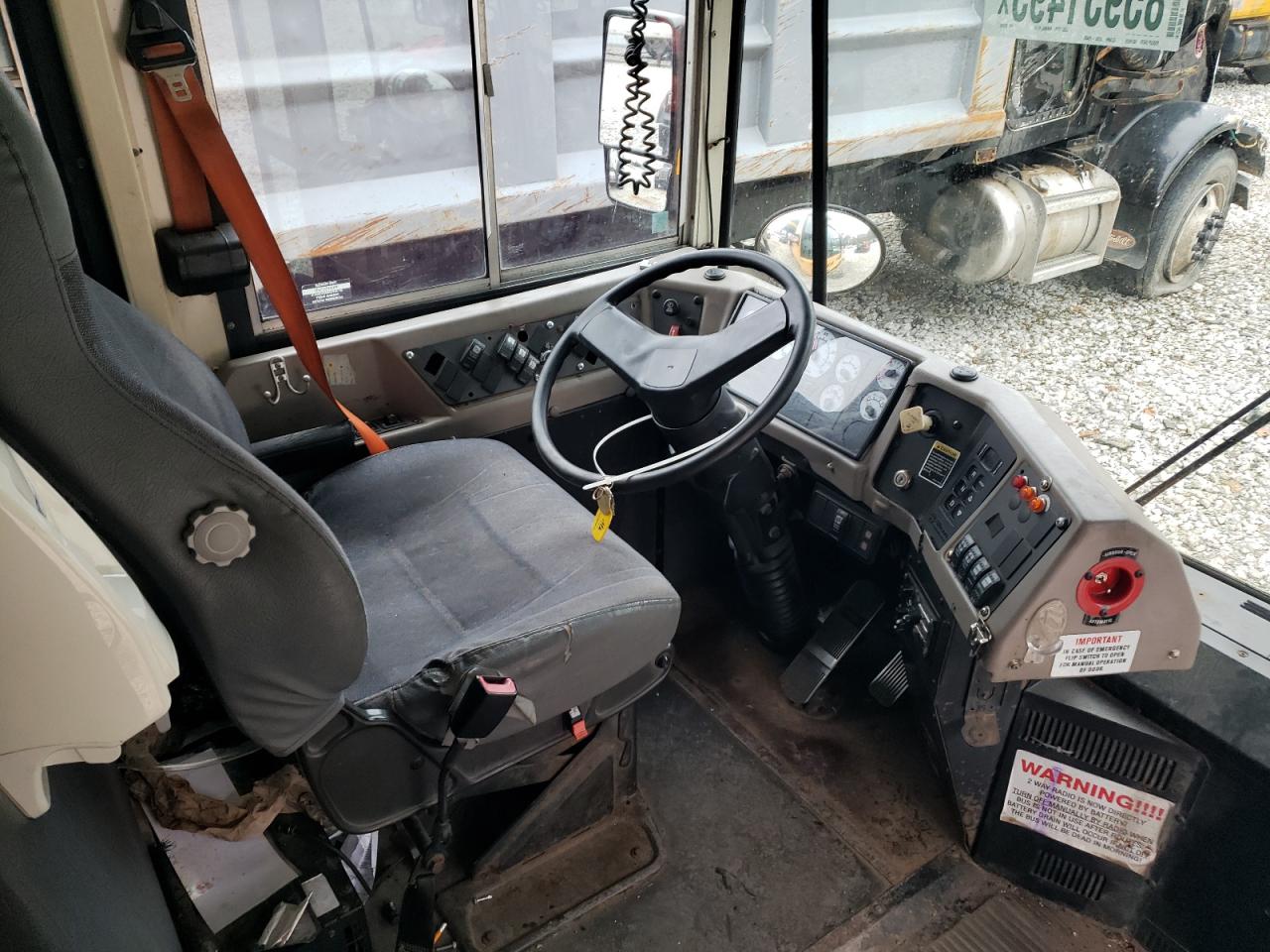 2014 Ic Corporation Re Series School VIN 4DRBWAAN3EB025800 COPART salvage auction — Minor Dent/Scratches, MA - CERTIFICATE OF TITLE, sold $1,000 on 2026-07-08 (photo 5)