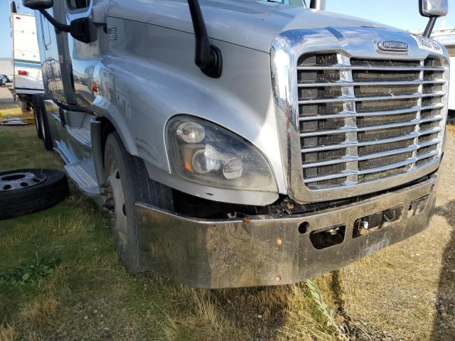 2016 Freightliner All other VIN 3AKJGLDV2GSHE0354 COPART salvage auction — MECHANICAL, CA - DIS/DLR/EXP ONLY CLEAN TITLE, sold $3,500 on 2026-08-12 (photo 9)