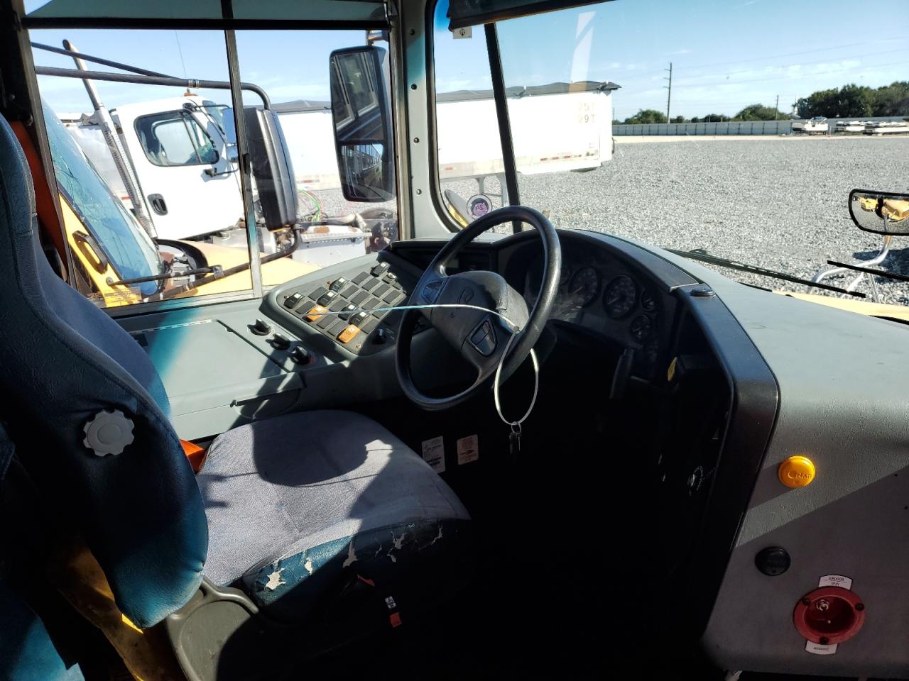 2013 Ic Corporation Ce Series School VIN 4DRBUSKN9DB199184 COPART salvage auction — Minor Dent/Scratches, FL - CERTIFICATE OF TITLE, sold $1,000 on 2026-07-08 (photo 5)