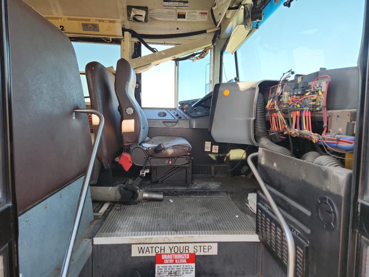 2011 Ic Corporation Ce Series School VIN 4DRBUSKN8BB368026 COPART salvage auction — Normal Wear, TX - CERTIFICATE OF TITLE, sold $1,000 on 2026-07-08 (photo 5)