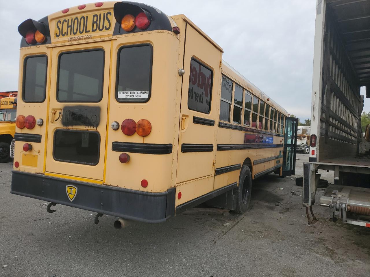 2007 Ic Corporation Ce Series School VIN 4DRBUAFP07B380085 COPART salvage auction — Normal Wear, IL - CERTIFICATE OF TITLE, sold $1,800 on 2026-07-08 (photo 4)