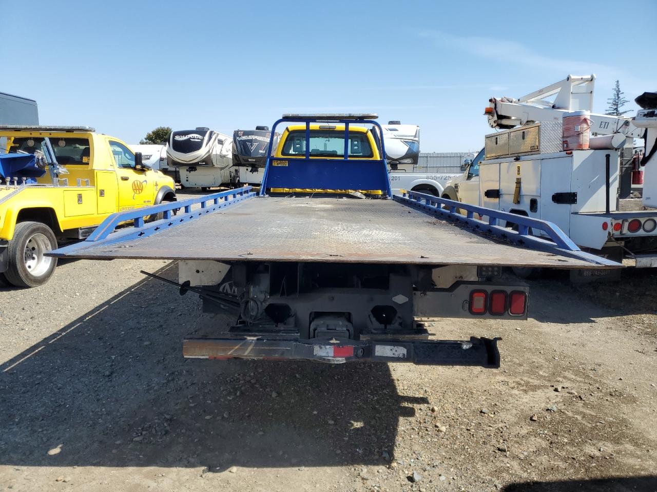2019 Ford F-650 VIN 1FDWX6DC0KDF13236 COPART salvage auction — Stripped, CA - DIS/DLR/EXP ONLY CLEAN TITLE, sold $23,400 on 2026-06-26 (photo 6)