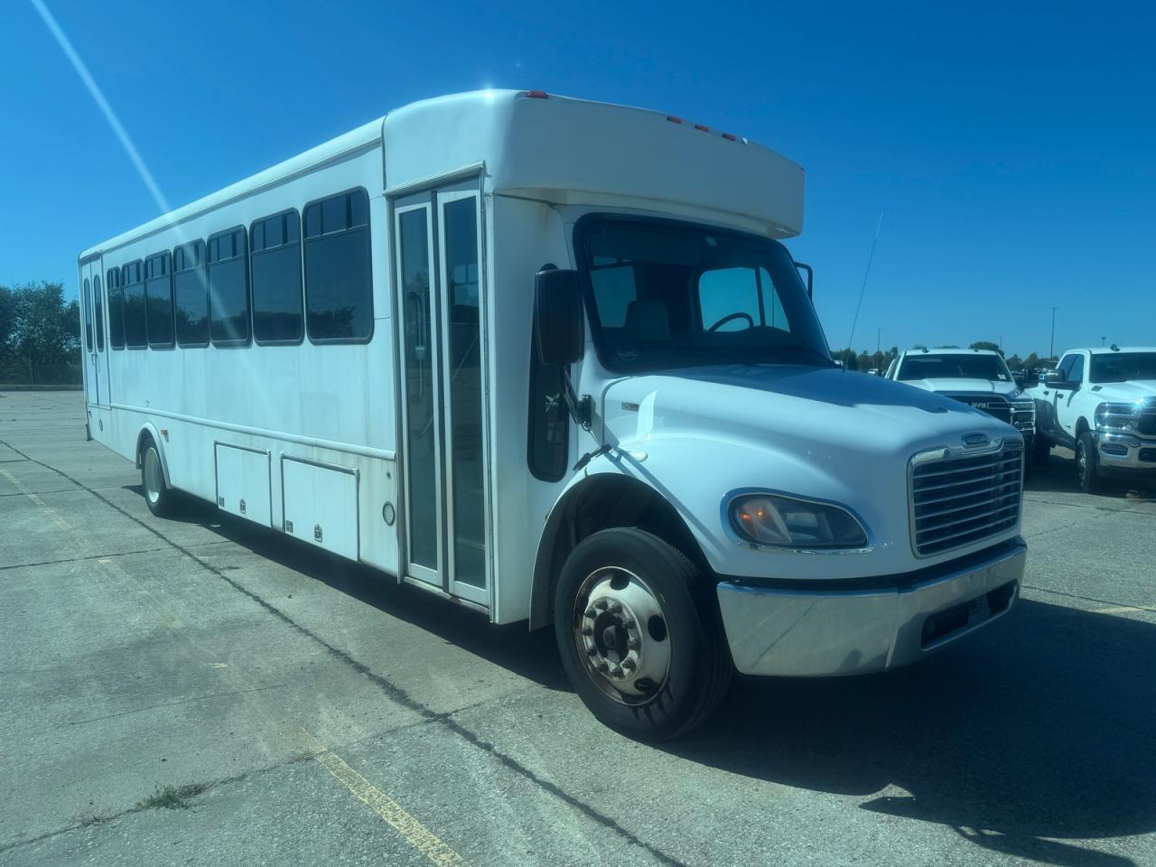 2015 Freightliner Chassis VIN 4UZADSDT6FCGS0091 — COPART salvage auction photo