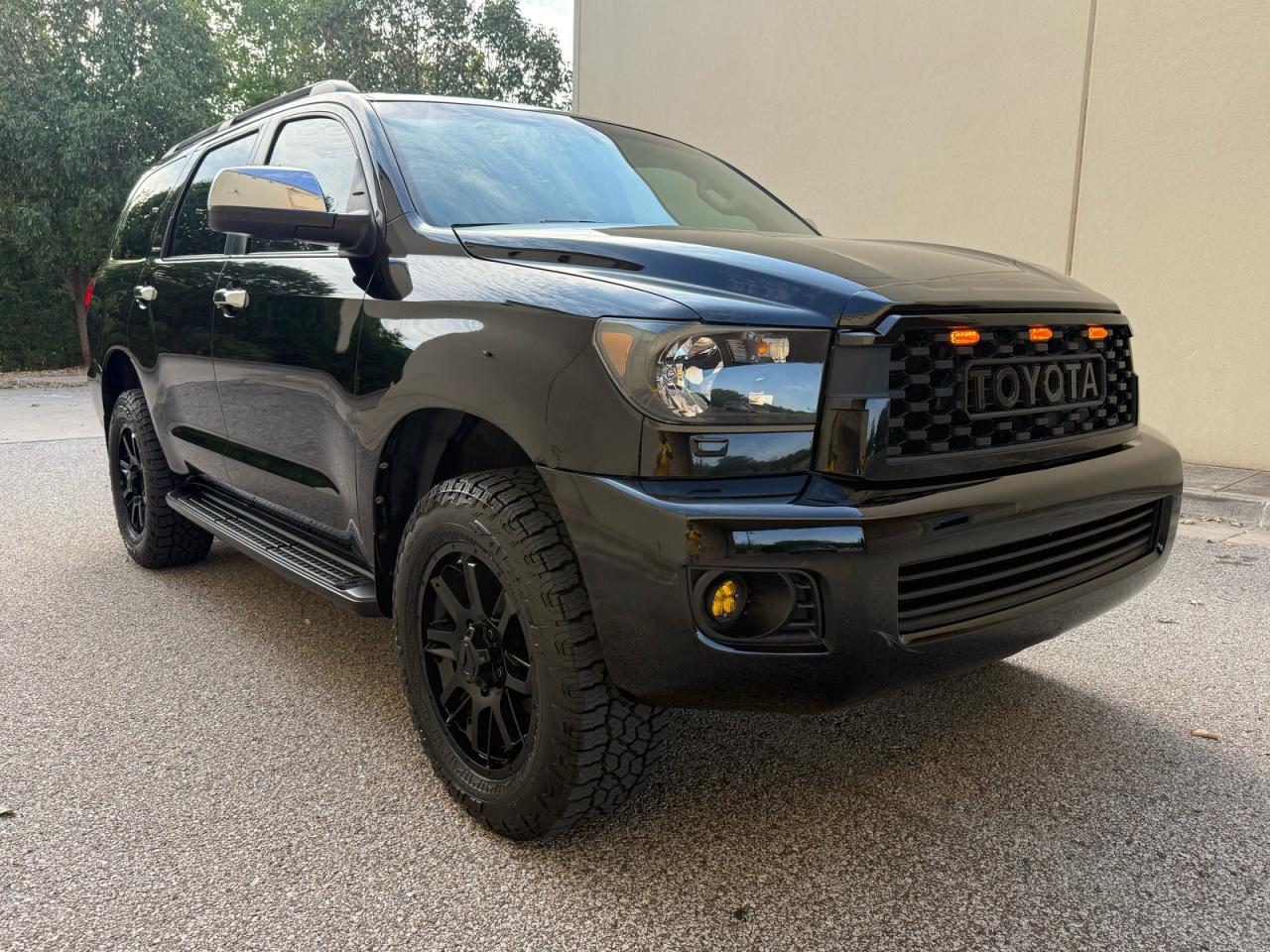 2014 Toyota Sequoia VIN 5TDJW5G10ES104118 — COPART salvage auction photo