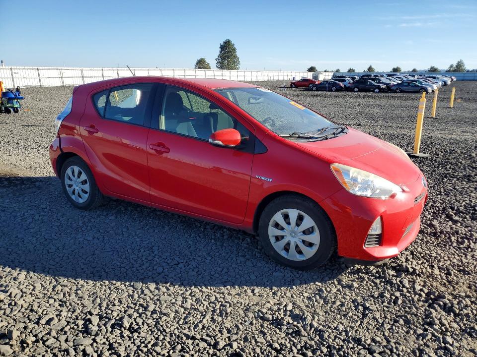 2013 Toyota Prius c VIN JTDKDTB37D1553475 COPART salvage auction — REAR END, Salvage Title, sold $1,150 on 2026-10-14 (photo 4)