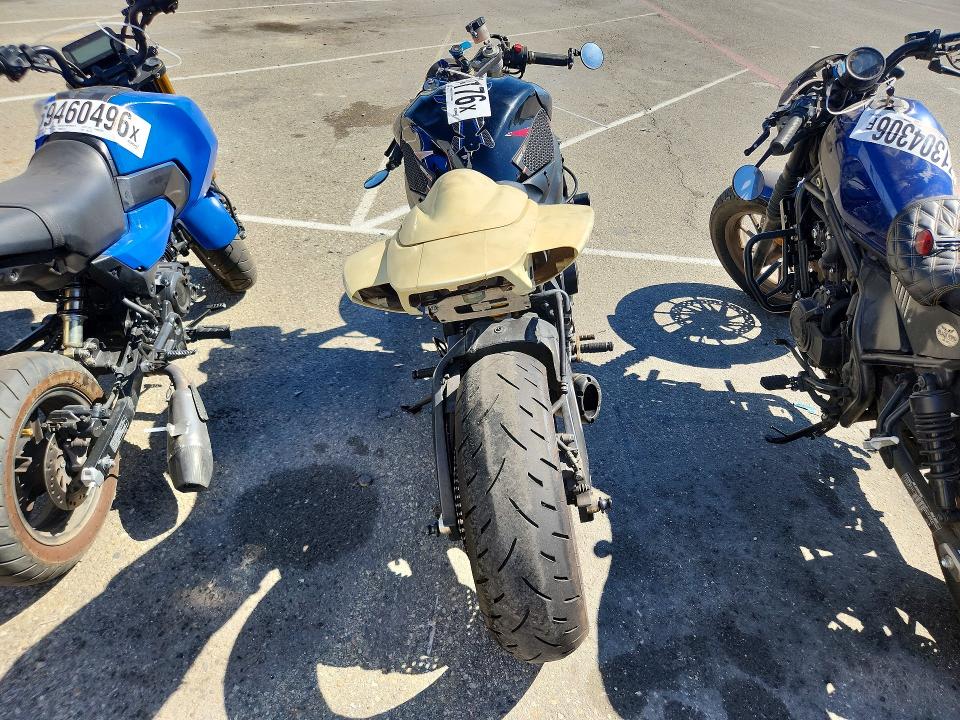 2007 Suzuki Gsx-r600 VIN JS1GN7DA272117485 COPART salvage auction — MINOR DENT/SCRATCHES, CA - DIS/DLR/EXP ONLY CLEAN TITLE, sold $60 on 2026-10-07 (photo 4)