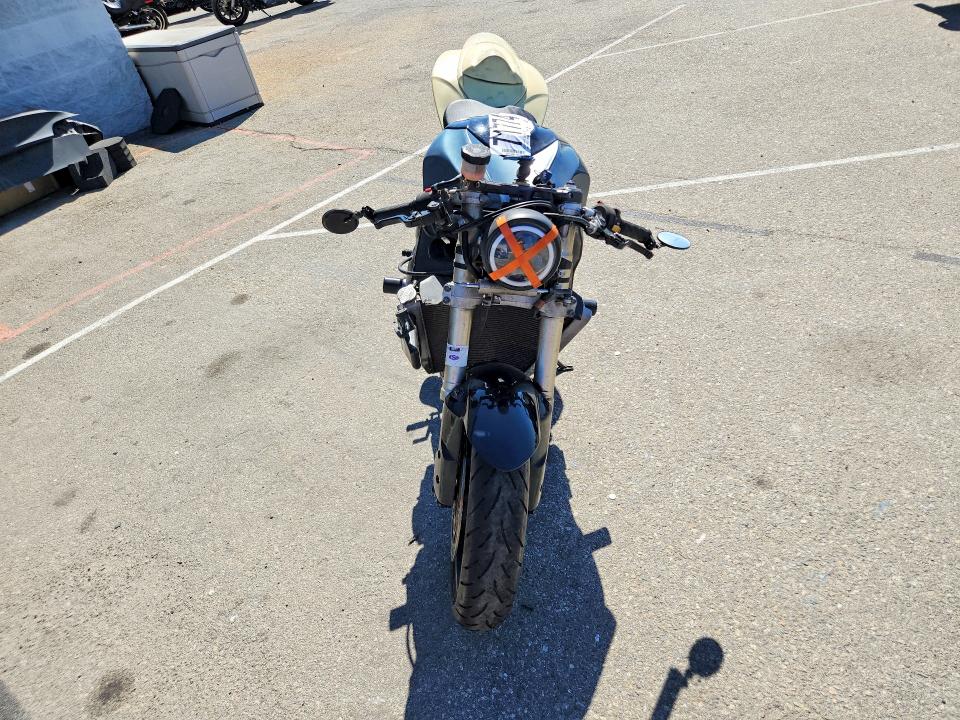 2007 Suzuki Gsx-r600 VIN JS1GN7DA272117485 COPART salvage auction — MINOR DENT/SCRATCHES, CA - DIS/DLR/EXP ONLY CLEAN TITLE, sold $60 on 2026-10-07 (photo 2)