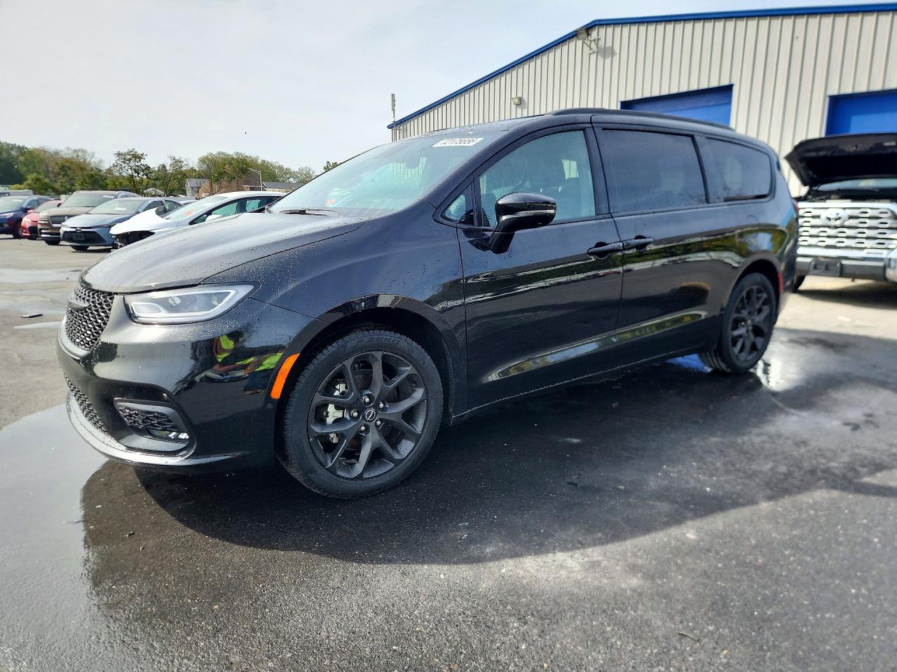 2026 Chrysler Pacifica VIN 2C4RC1BG1TR237668 — COPART salvage auction photo