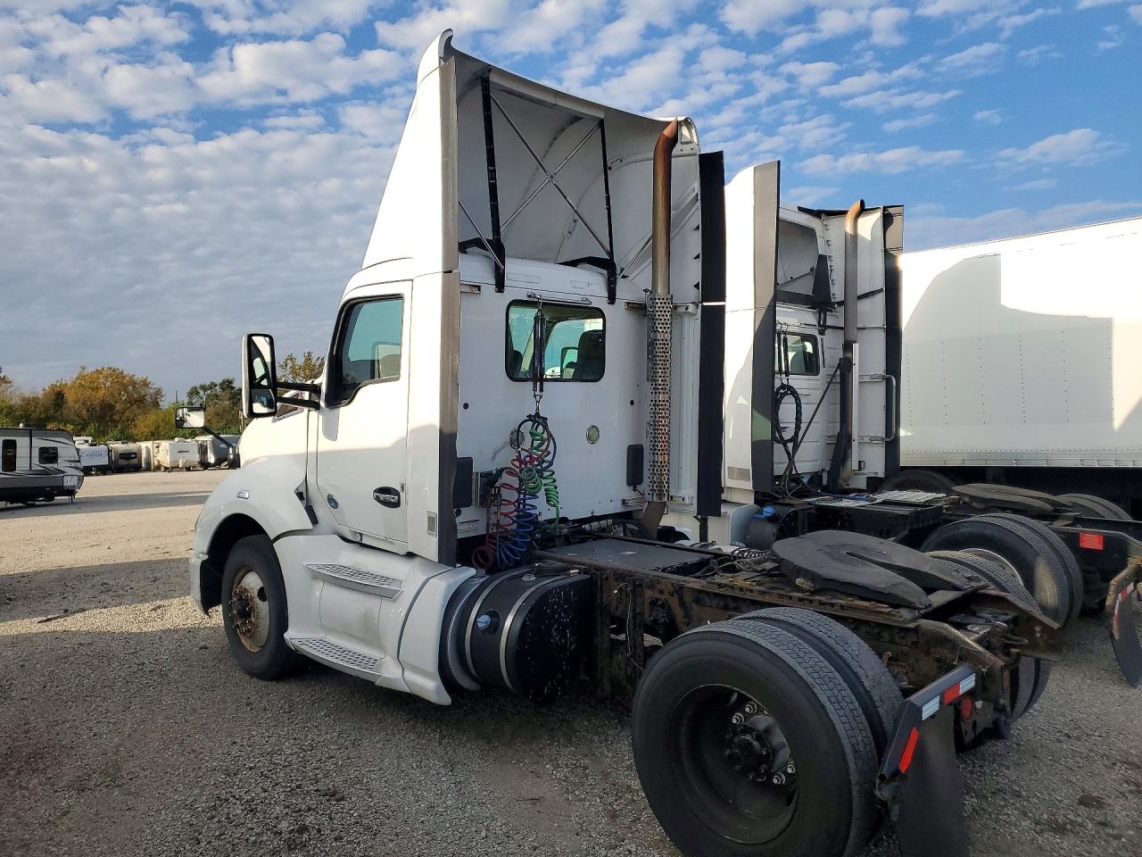 2015 Kenworth T680 VIN 1XKYA48X4FJ462416 COPART salvage auction — Normal Wear, IN - CERTIFICATE OF TITLE, sold $6,100 on 2026-10-23 (photo 2)