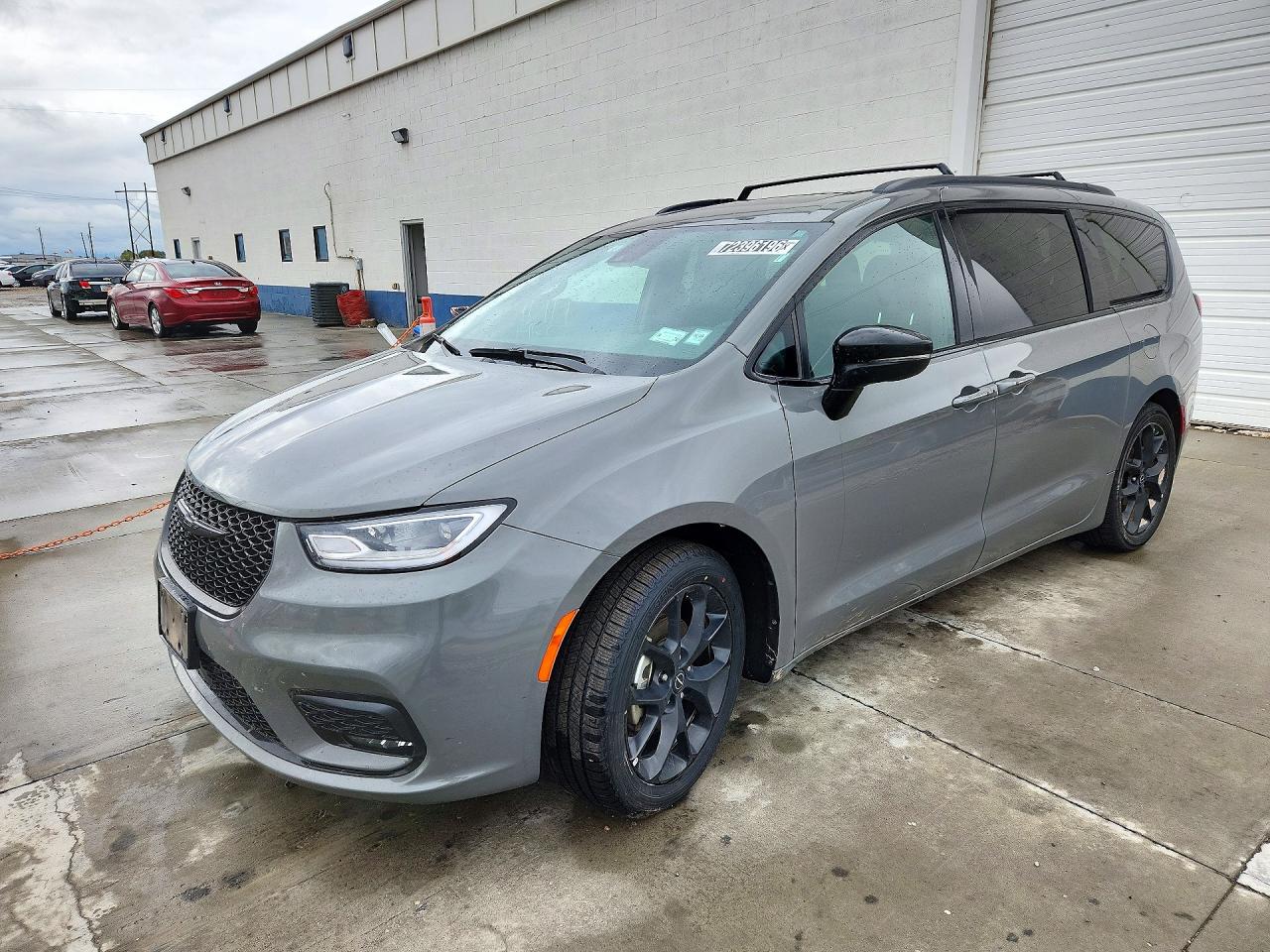 2025 Chrysler Pacifica VIN 2C4RC1GG4SR554982 — COPART salvage auction photo