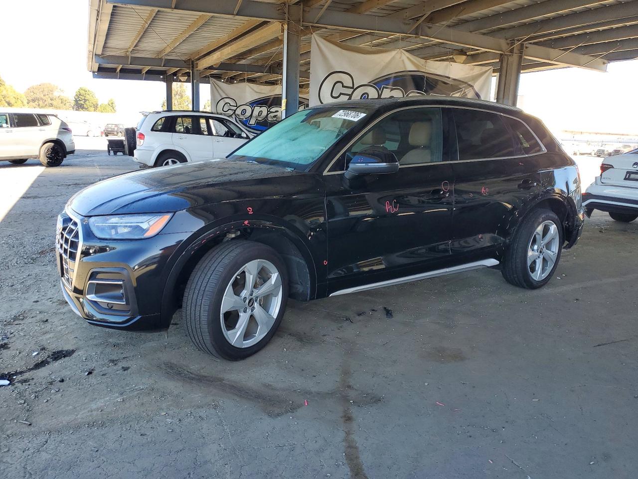 2021 Audi Q5 VIN WA1BAAFY1M2111279 — COPART salvage auction photo