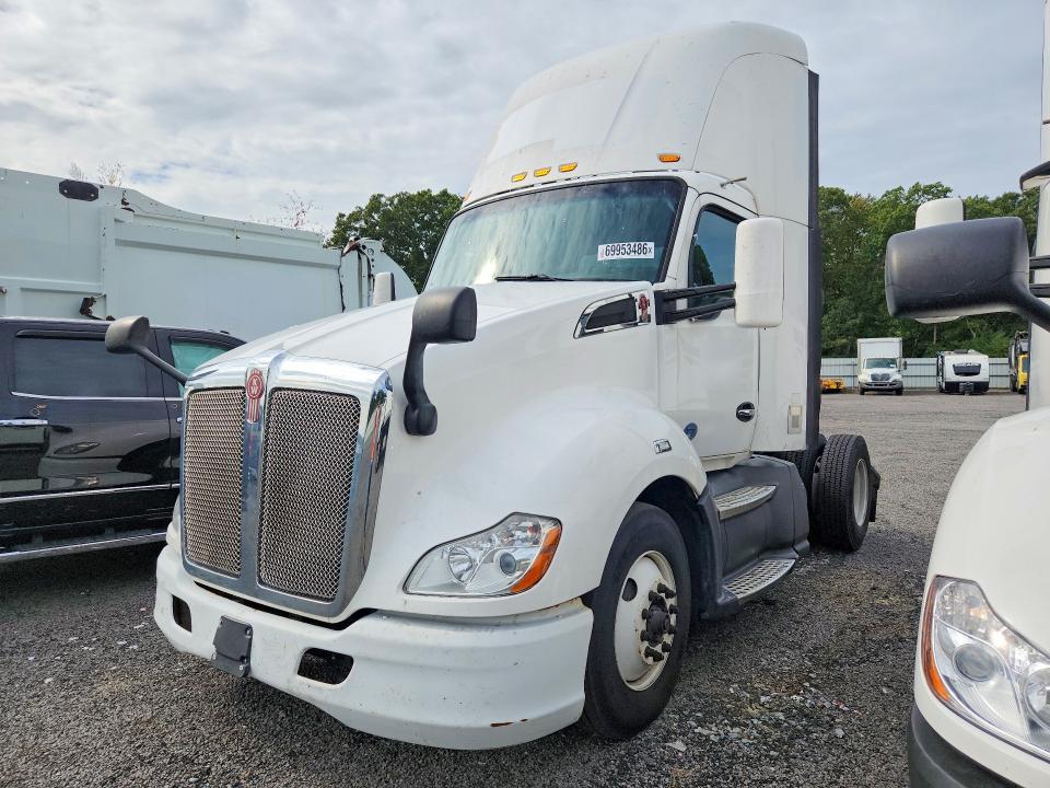 2017 Kenworth T680 VIN 1XKYA48X1HJ160357 — COPART salvage auction photo