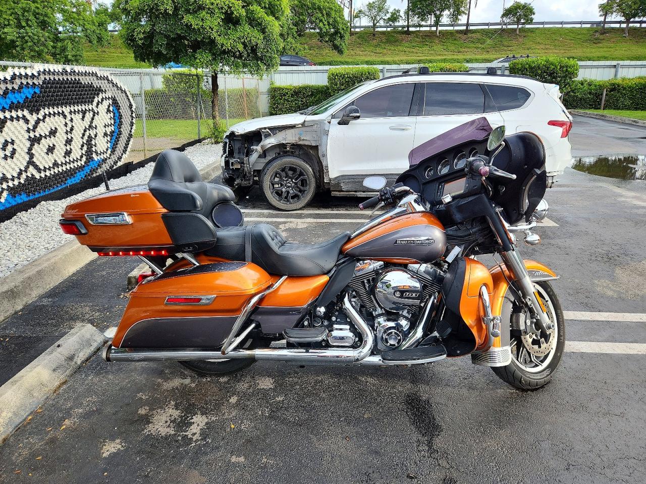 2015 Harley-davidson Flhtcu VIN 1HD1FCM14FB674218 COPART salvage auction — Damage History, FL - CERT OF TITLE-REBUILT, sold $3,600 on 2026-10-08 (photo 1)