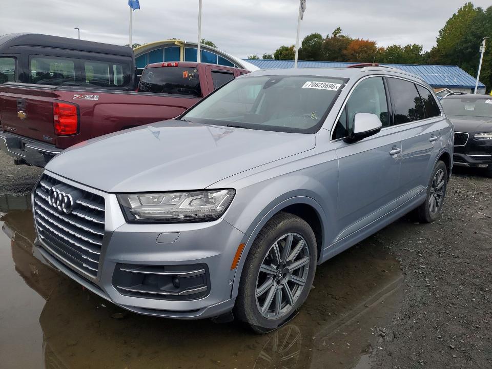 2019 Audi Q7 VIN WA1LAAF7XKD001053 COPART salvage auction — MINOR DENT/SCRATCHES, OH - CERTIFICATE OF TITLE (P), sold $6,700 on 2026-10-08 (photo 1)