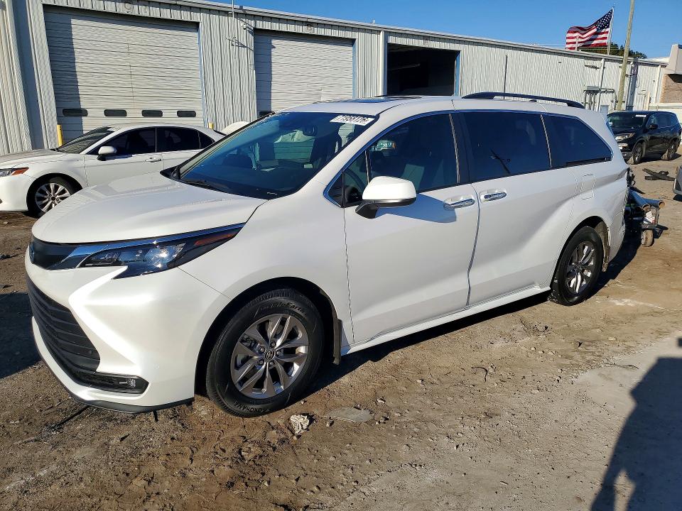 2025 Toyota Sienna VIN 5TDYRKEC3SS251814 — COPART salvage auction photo