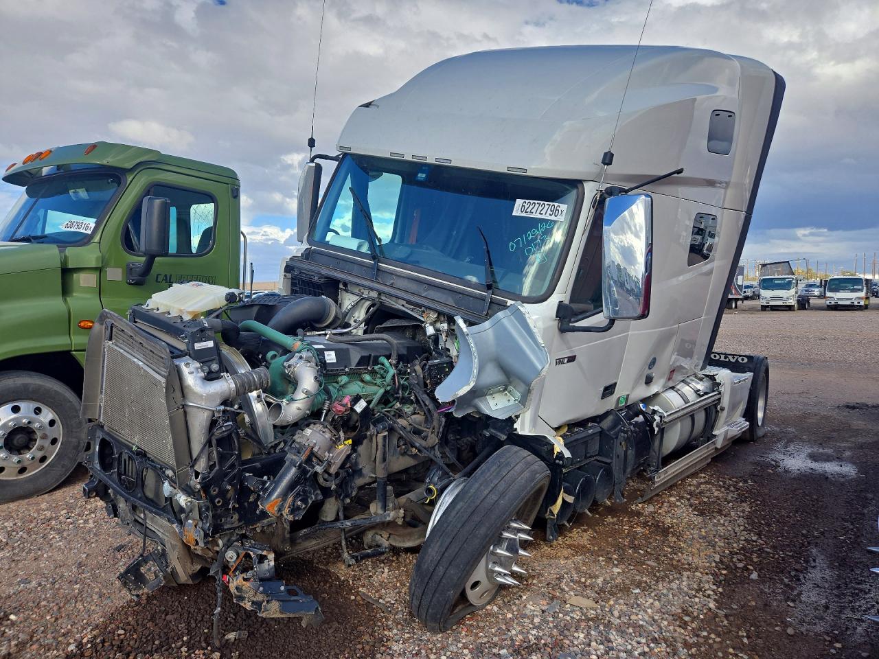 2024 Volvo VNL VIN 4V4NC9EH2RN660173 — COPART salvage auction photo
